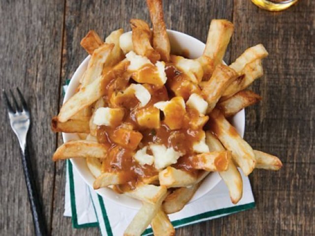 batata frita com cheddar e molho de carne