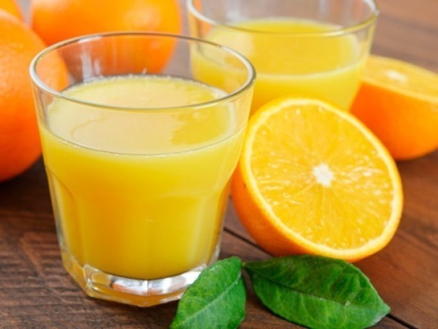 a) Suco de laranja