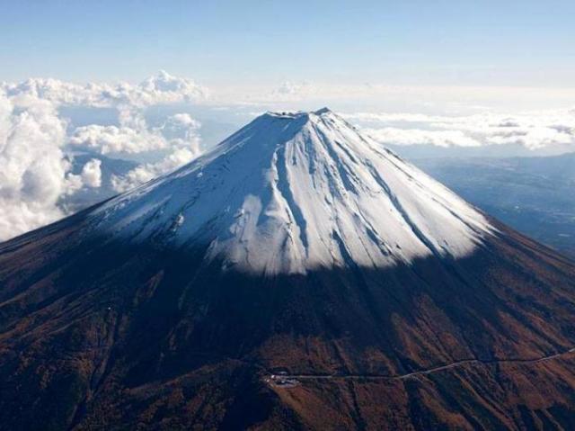 Nas cinzas do vulcão do monte Fuji, no Japão.