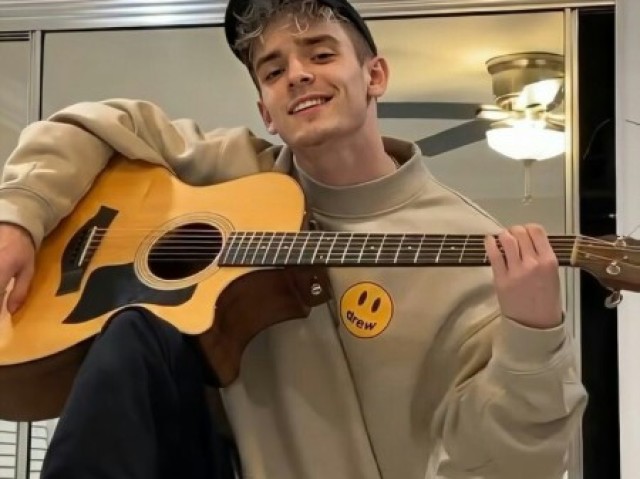 Seu namorado é...JOSH BEAUCHAMP