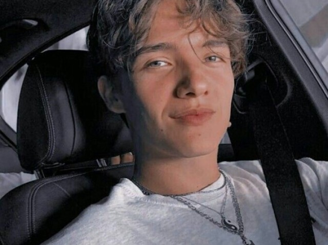 Seu namorado é...NOAH URREA
