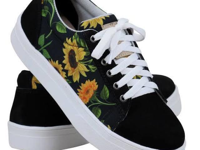 Preto com flores