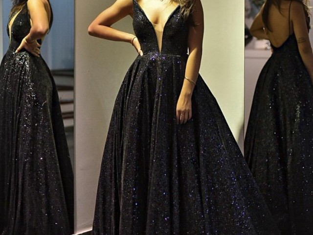 Este vestido preto com bastante brilho