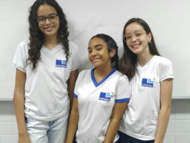 Karen, Cecília e Luiza?!