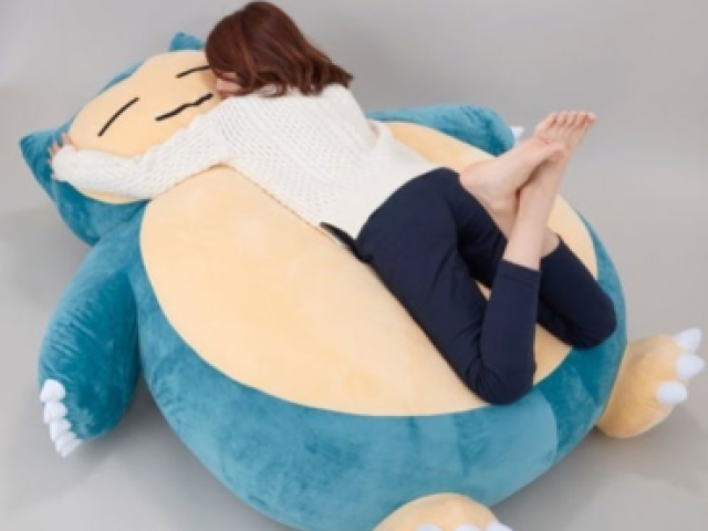 Snorlax pra tu usar de travesseiro, já que como veio da china, deve ser do tamanho duma almofada