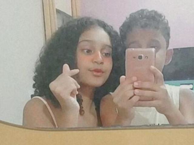 Sim, um menino e uma menina somente.