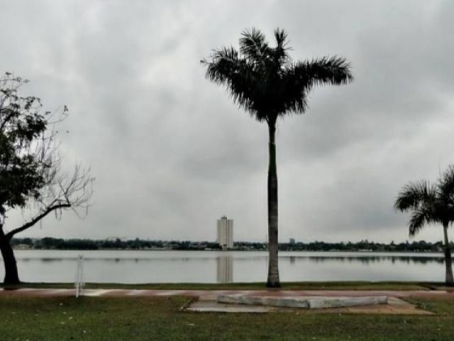 ONDA DE FRIO FARÁ AS TEMPERATURAS DESABAREM SE SUL A NORTE DO BRASIL EM 2020
Será uma massa de ar frio que vai causar chuvas, granizo, um frio histórico e até neve nos próximos dias. Meteorologistas entrevistados pela BBC News Brasil disseram que a grande massa de ar frio se aproxima do país e vai derrubar as temperaturas na maior parte dos estados, inclusive no Norte e Nordeste, como Amazonas e Bahia.