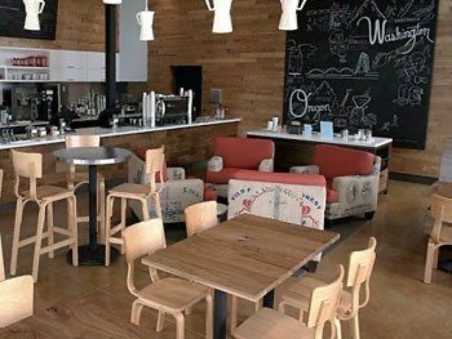 𝙲𝚊𝚏𝚎𝚝𝚎𝚛𝚒𝚊
-um local também calmo ótimo para pensar e relaxar tomando seu café