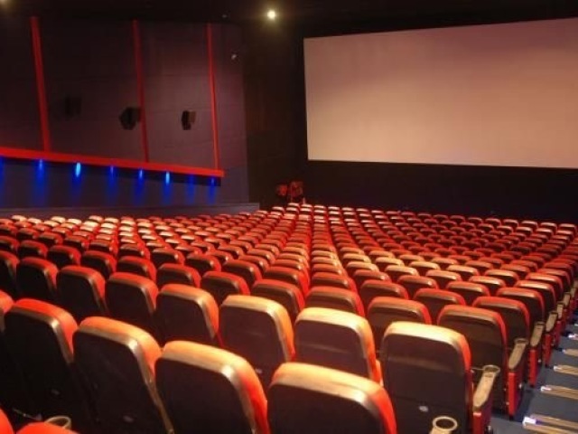 𝙻𝚞𝚐𝚊𝚛 𝟹
-Cinema, um lugar ótimo para assistir um filme com a família, amigos ou namorado(a)