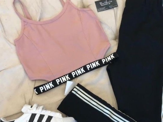 Conjuntinho de calça rosa e blusa🦋