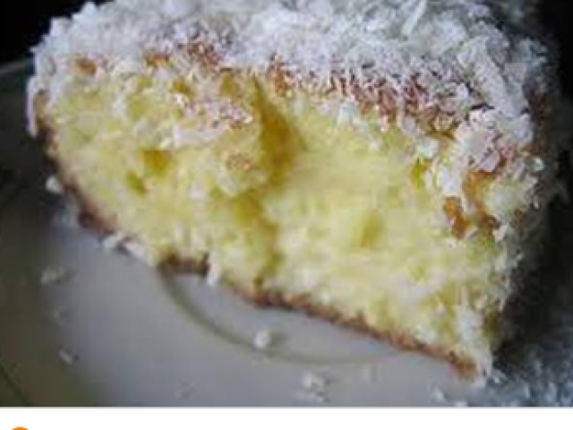 Bolo de coco e coco