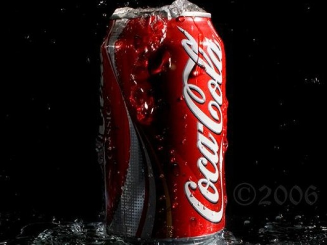 Uma coca cola bem gelada.