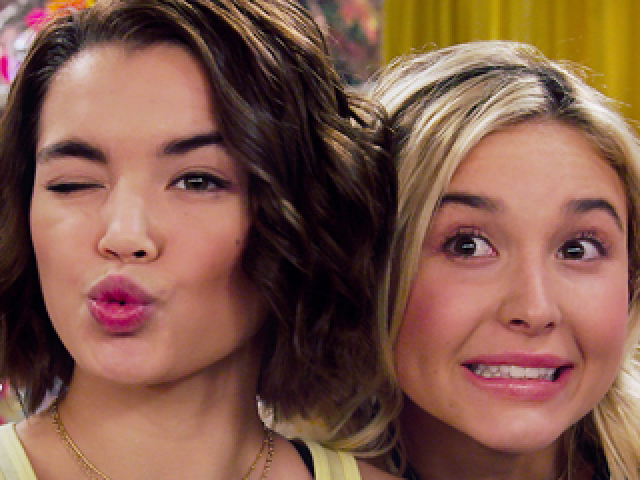 O que você sabe sobre Alexa e Katie?