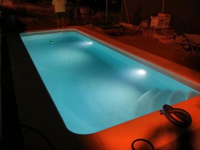 Piscina a noite