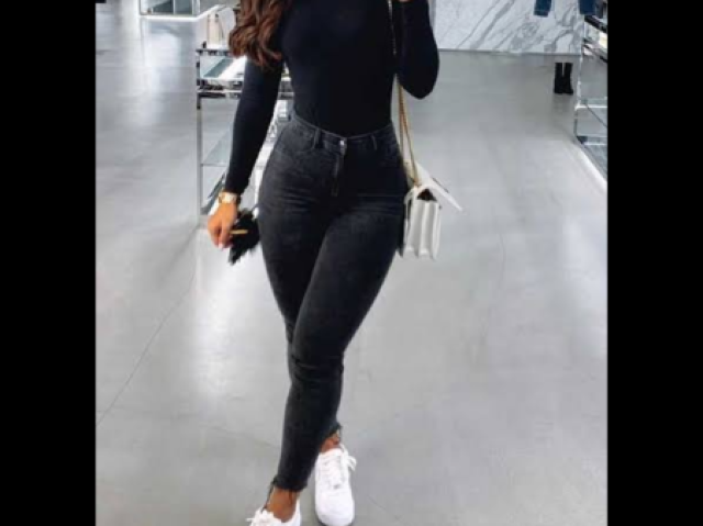 Uma roupa toda preta
