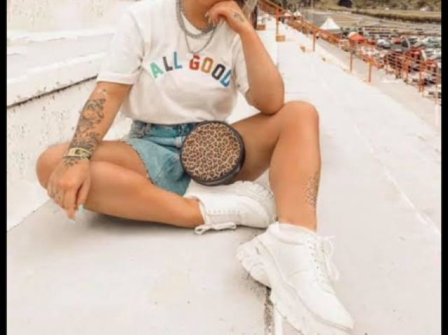 Camiseta e shorts