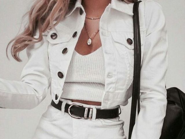 Lottie
parte de baixo: SAIA ACIMA DO JOELHO CURTA, COLADA E BRANCA
bota: PRETA AVELUDADA CANO BAIXO