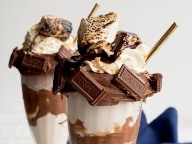 Milkshake de chocolate com marshmallow