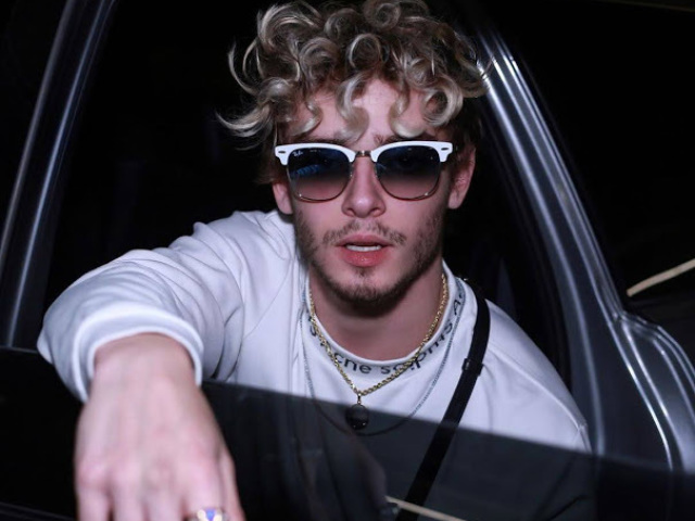 Parabéns você acertou tudo você é realmente um fã de Josh Beauchamp