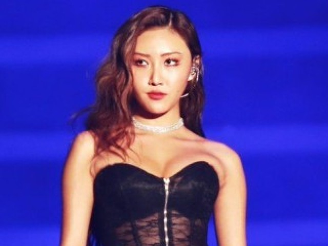 Hwasa (Mamamoo)