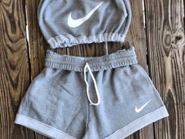 CONJUNTO NIKE TOP TOMARA QUE CAIA ZINZA E BERMUDA ZINZA.