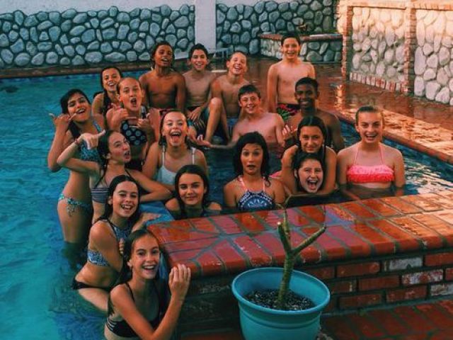 Festa na piscina.