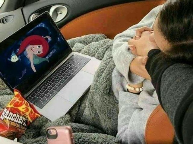 Ele(a) te pede em namoro enquanto estão vendo Ariel :>