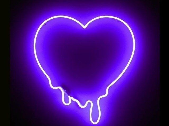 Roxo neon.