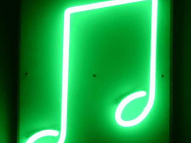Verde neon.