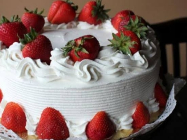 Bolo de morango com chantilly