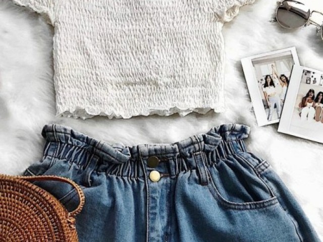 Shorts com um all Star branco