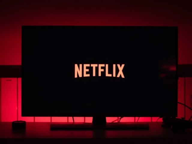 em casa mesmo com uma netflix