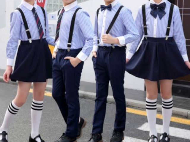 Uso uniforme para ir a escola