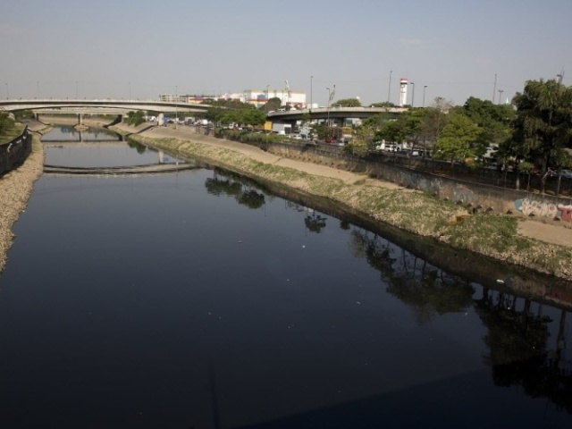 AS MARGENS DO RIO TIETÊ