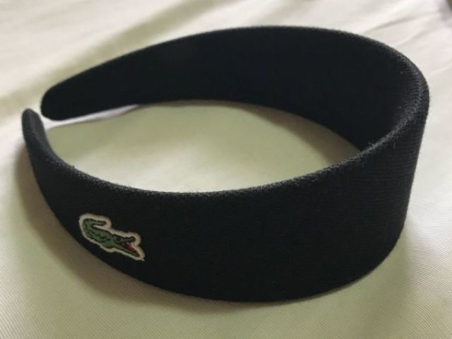 Arquinho de cabelo da Lacoste