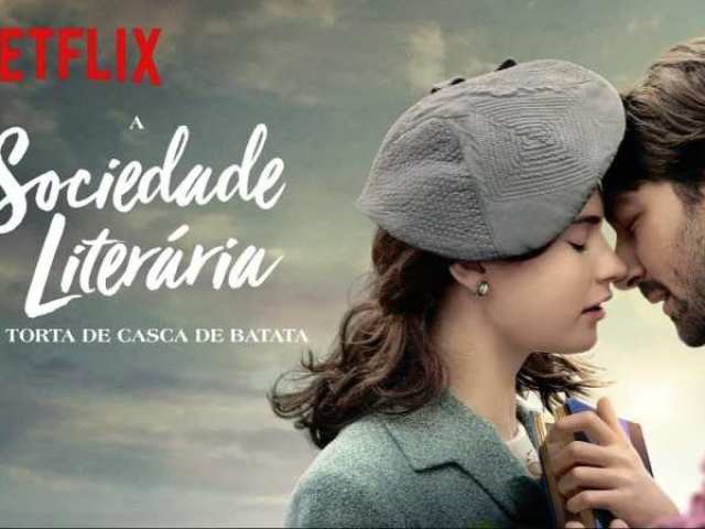 A Sociedade Literária e a Torta de Casca de Batata

O filme conta a história de Juliet Ashton, uma escritora que vive na Londres de 1946, durante a Segunda Guerra Mundial. Ela recebe a carta de um fazendeiro que mora em Guernsey, uma ilha invadida pela Alemanha. Ele conta à Juliet como os moradores formaram um clube de leitura local. Interessada na história, a escritora decide visitar Guernsey e lá encontra a inspiração para seu próximo livro.