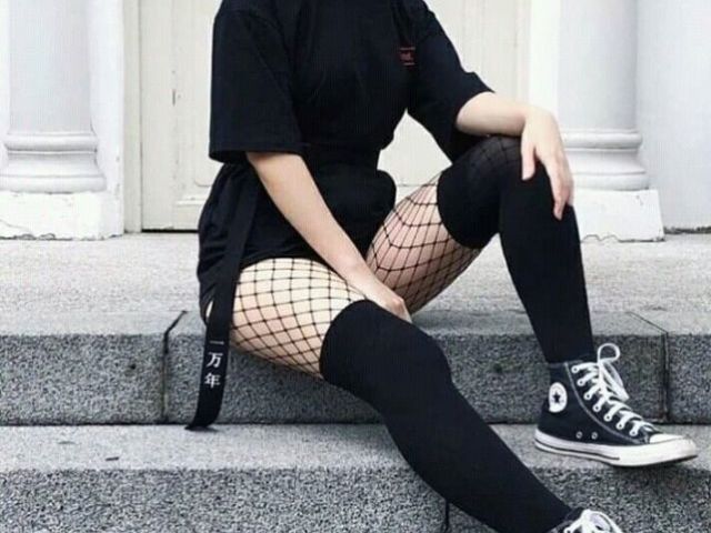 \(°o°)/