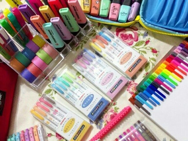 Material Escolar Moderno