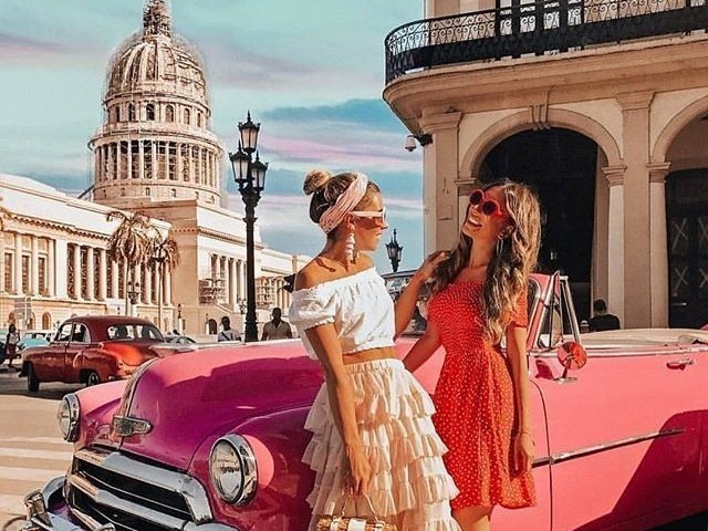 Havana - Cuba
Praia, dança, músicas super animadas e carros antigos.