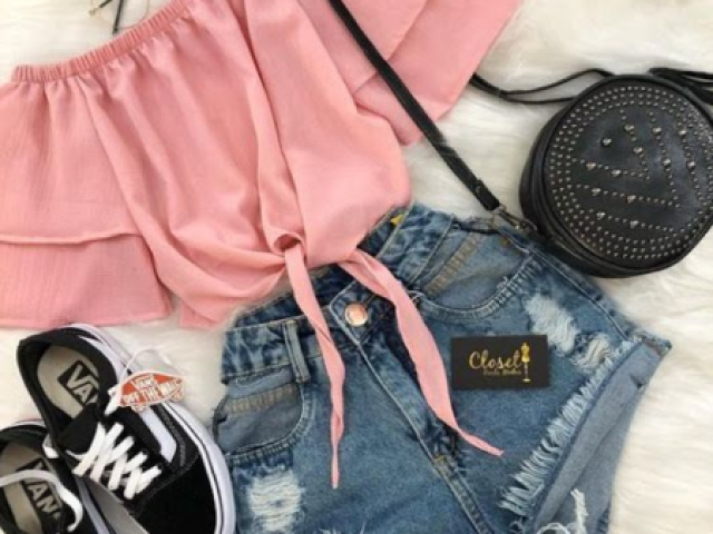 Short, top, mala e vans