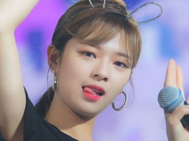 Jeongyeon (TWICE)