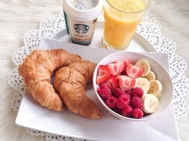 Croissant+ Amora + Morango + banana + suco + café 🧡