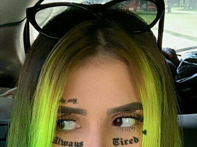É...