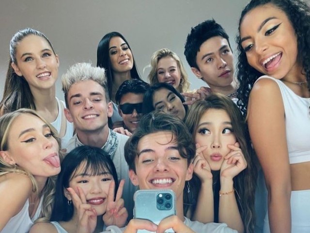 Escolha imagens e te indicarei uma mĂșsica do Now United đ