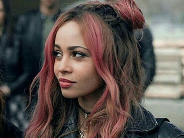 Toni Topaz