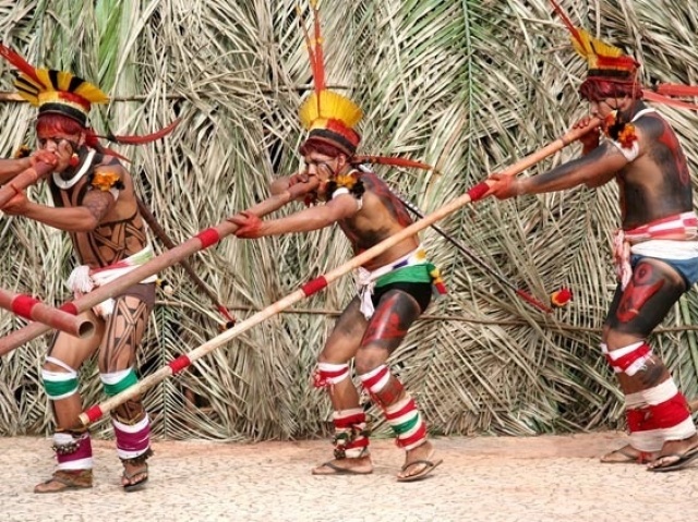 Índios da tribo Ticuna