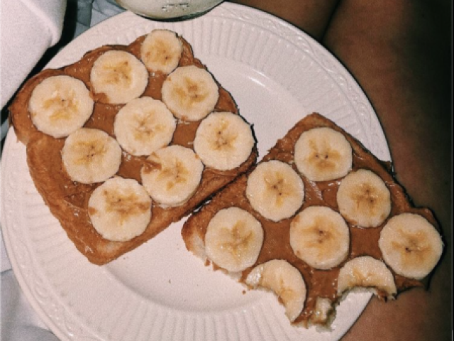 Torrada com pasta de amendoim e banana 🍌