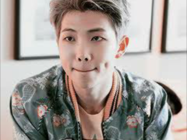 KIM NAMJOON
.................................
Ele olha mesmo... E pensa "Bendido seja"
.............….................
Fica à olhando com essa cara.