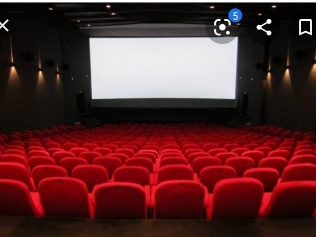 Para o cinema. Ă muito bom para beijar.