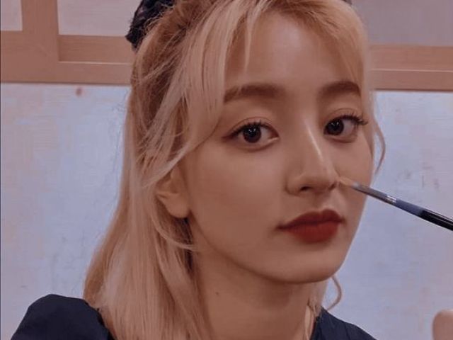 → Qual Idol feminina você namoraria?